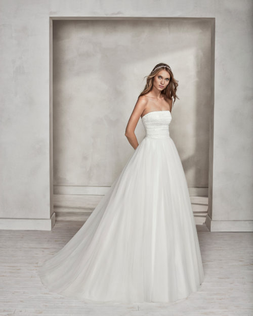 Princess-style beaded guipure lace and tulle strapless wedding dress.