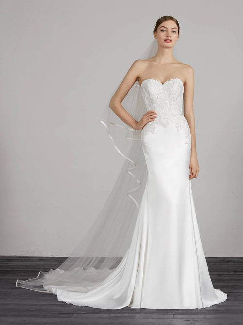 Lovely-wedding-dress-with-sweetheart-neckline. A design intended for and inspired to slim the silhouette and create an extremely sexy and sensual profile using the low waist and lace details