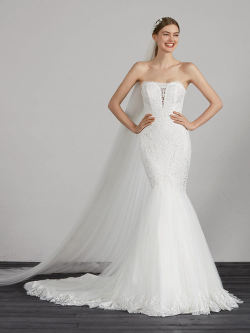 The essence of romanticism and the power of elegance are embodied in this extraordinary soft tulle and lace mermaid design. A design that enhances and highlights feminine beauty using flowers, subtle illusions and the spectacular sweetheart neckline.