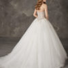 Spectacular wedding dress with a very full princess skirt