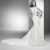 PRONOVIAS PRIVÉE STYLE: IMELDA: bridal gown available at Yris Bridal Design Studio. Romantic and feminine, that's the woman who wears this spectacular mermaid wedding dress with a sweetheart neckline. With illusions and lace off-the-shoulder straps in tulle with guipure appliqués and sparkly beading. A sensual dress that streamlines the silhouette and accentuates feminine curves.