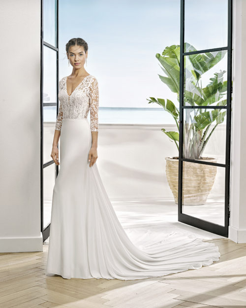 Sheath-style wedding dress in lace and crepe Georgette with beaded neckline. V-neckline and back.