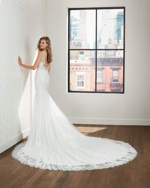 LAURANA Mermaid-style lace and dot tulle wedding dress with beading at the neckline and armholes and deep-plunge neckline.