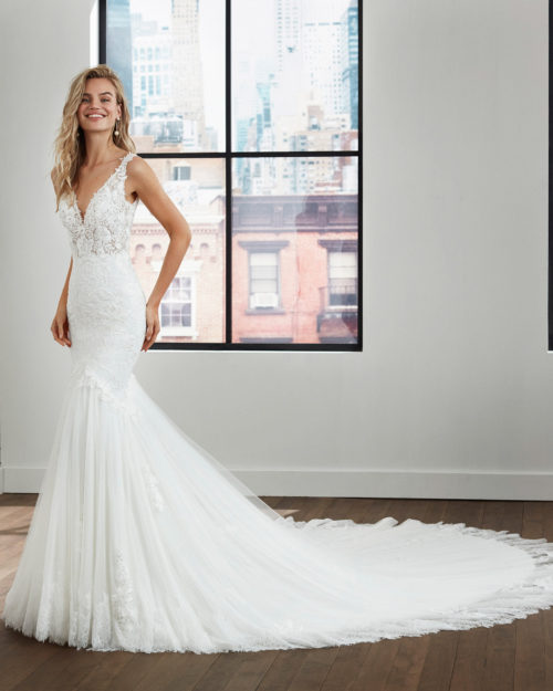 LAURANA Mermaid-style lace and dot tulle wedding dress with beading at the neckline and armholes and deep-plunge neckline.