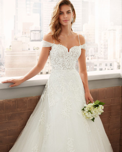 LIANI Princess-style lace and dot tulle wedding dress with sweetheart neckline, V-back with beaded strap and full skirt.