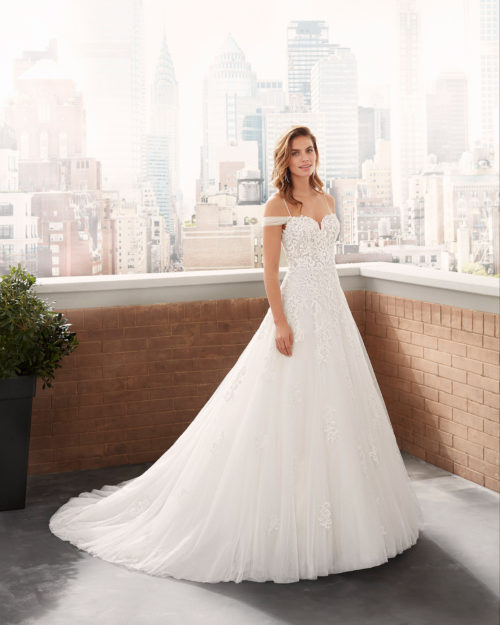 LIANI Princess-style lace and dot tulle wedding dress with sweetheart neckline, V-back with beaded strap and full skirt.